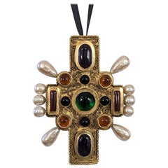 Chanel Massives byzantinisches Kreuz-Anhänger-Brosche von Maison Gripoix