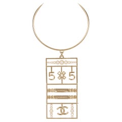 Chanel Massiver Chocker mit Anhänger, neu mit Schachtel