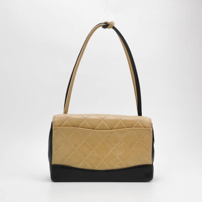 Chanel Matelasse 2.55 Bi-color Beige and Black Lambskin Leather Strap Bag Bon état - En vente à AUBERVILLIERS, FR