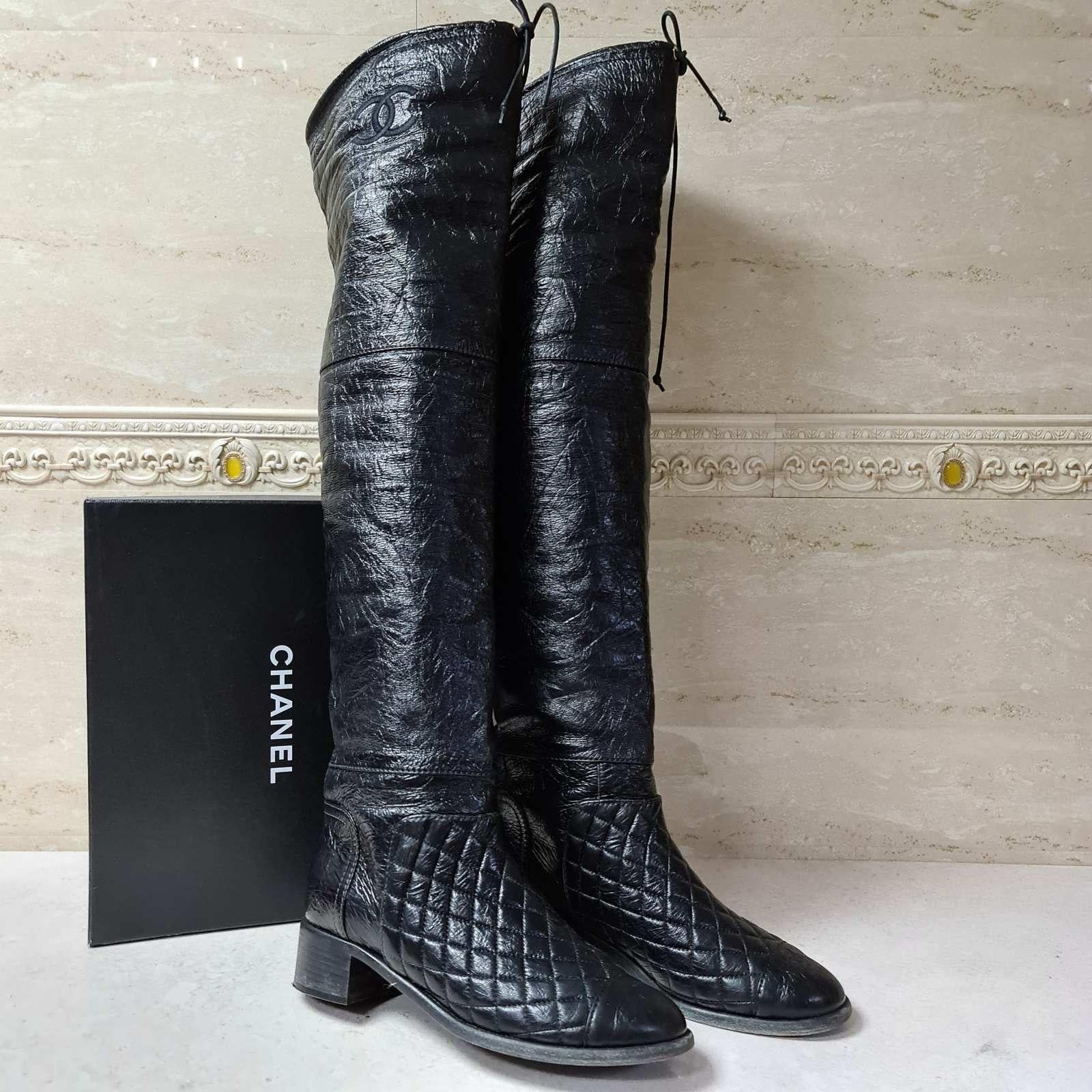 botas negras chanel