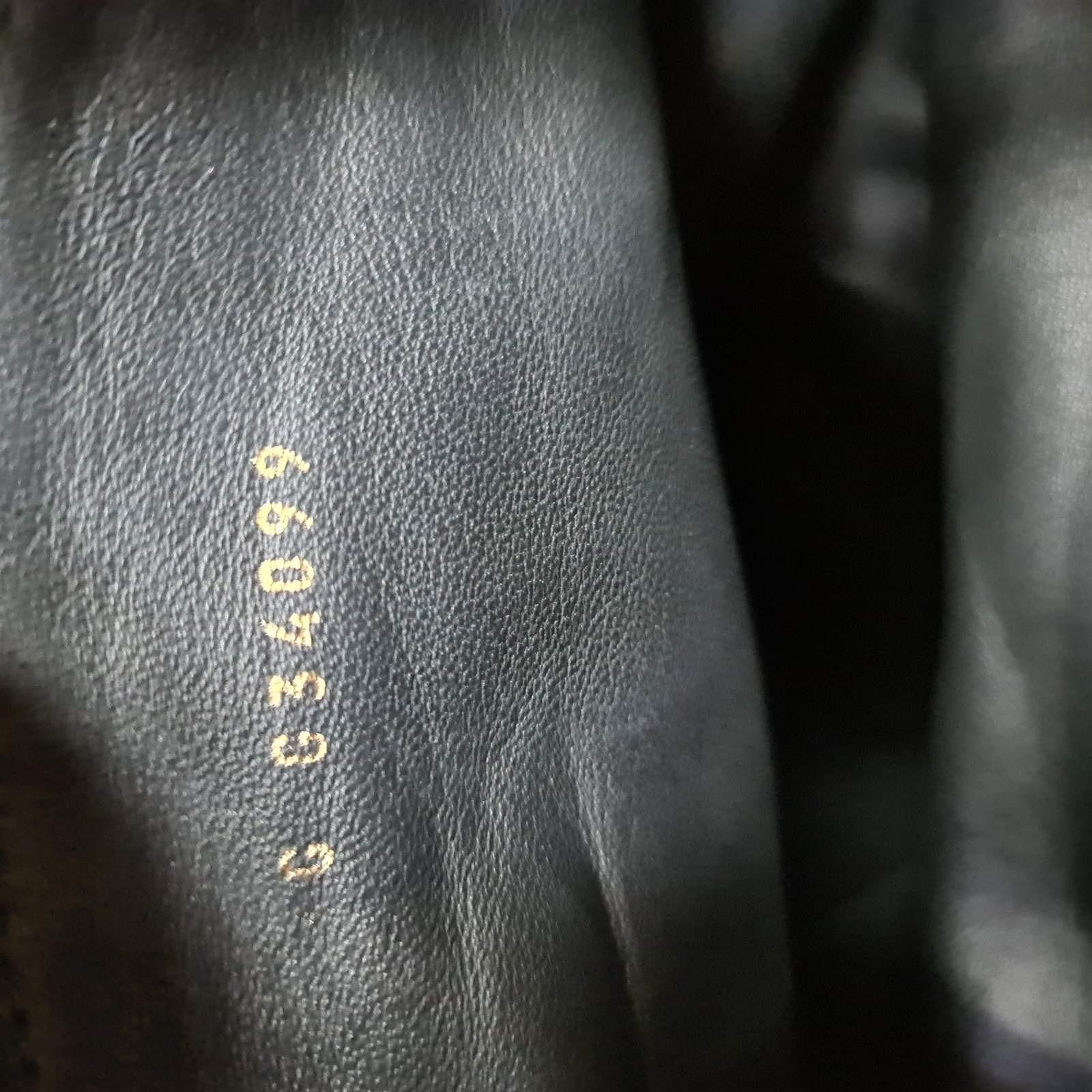 Chanel Botas a la rodilla de piel negra Matelasse Negro