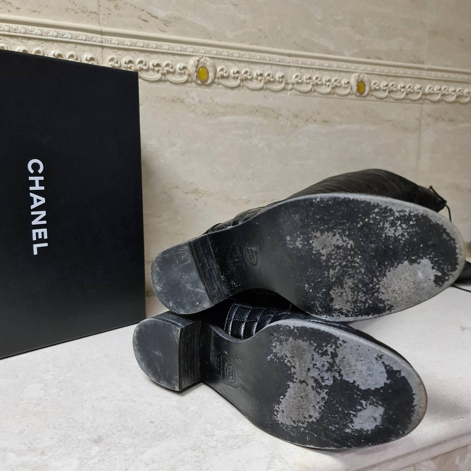 Chanel Botas a la rodilla de piel negra Matelasse 1