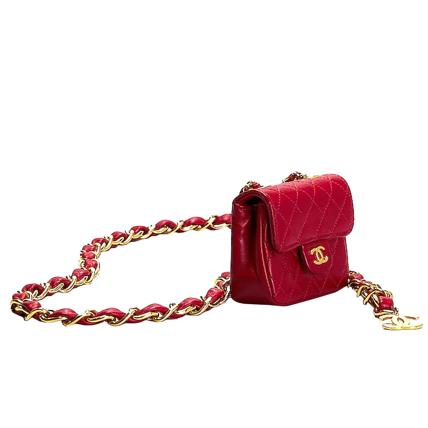 Chanel Matelasse Renew Ledertasche aus rotem Lammfell mit Fanny-Gürtel und Kette Damen im Angebot
