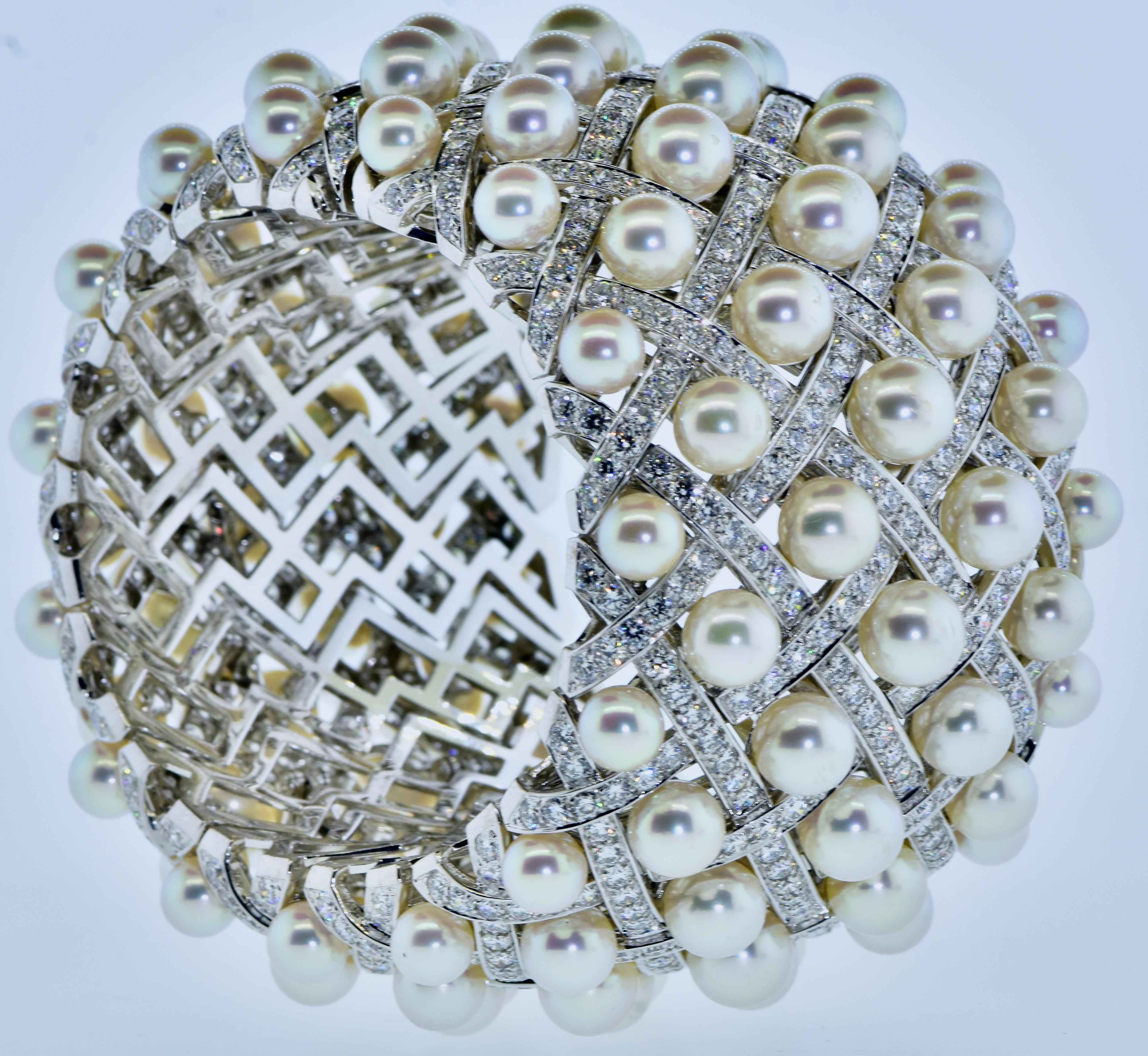 Chanel Bracelet jonc large 18 carats matelassé, diamants et perles assortis C 2009 7