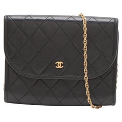 Chanel Matelasse Umhängetasche aus Lammfell mit Kette Schwarz