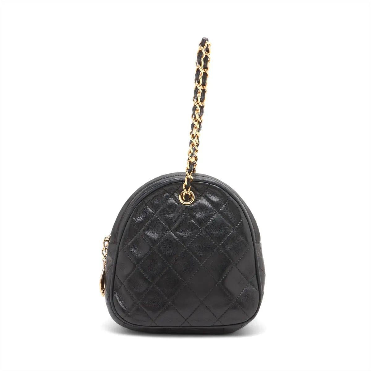 The Chanel Matelassé Lambskin Chain Handbag in black is a refined piece that combines classic elegance with a unique silhouette. Crafted from luxurious lambskin leather, it features the iconic diamond quilting and a semi-round shape that adds a
