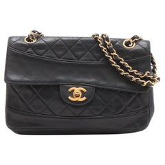 Chanel Matelasse Lammfell-Tasche mit einer Klappe und doppelter Kette Schwarz
