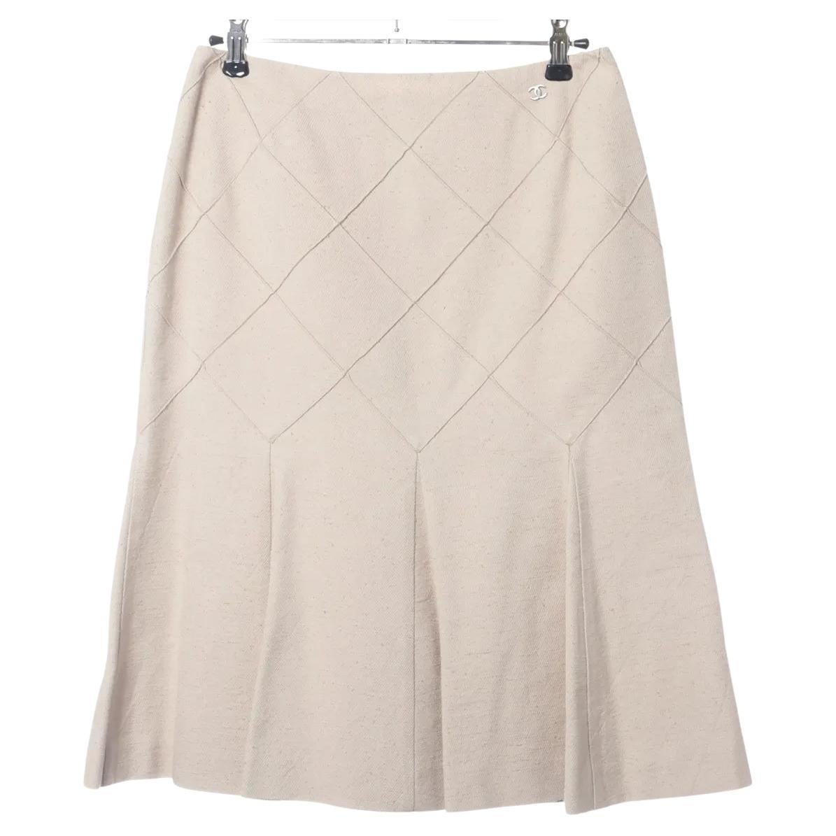 Gonna a pieghe Chanel in Matelasse Beige in vendita
