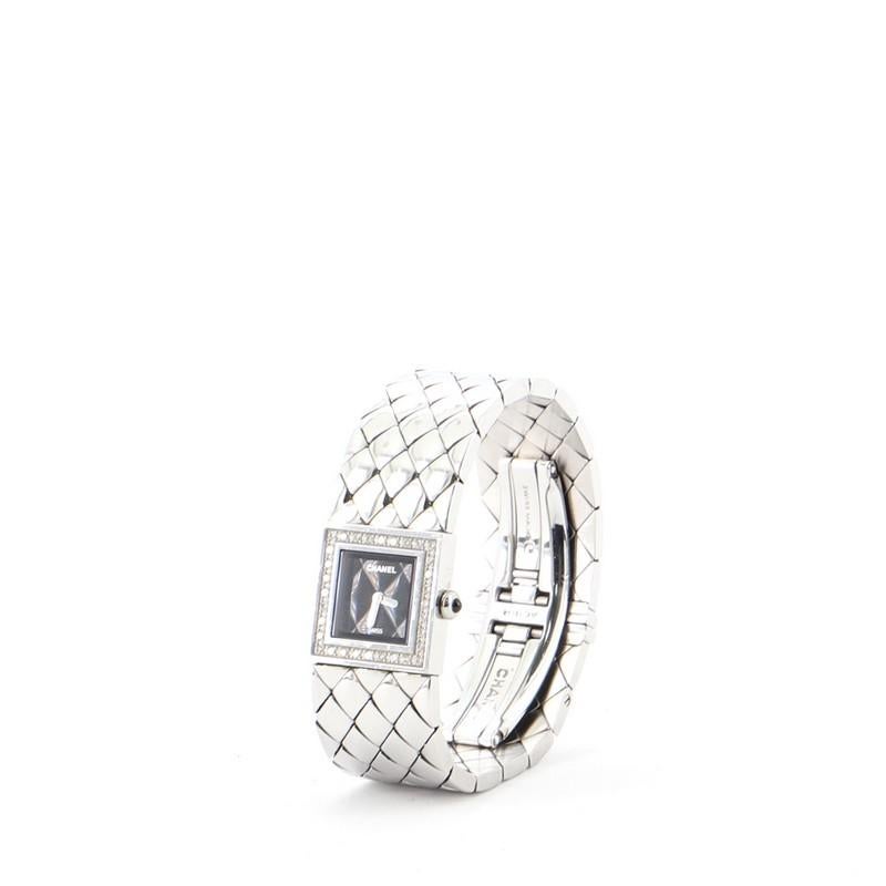 Chanel Matelasse Quarzuhr aus Edelstahl mit Diamantlünette 19 im Zustand „Gut“ in New York, NY