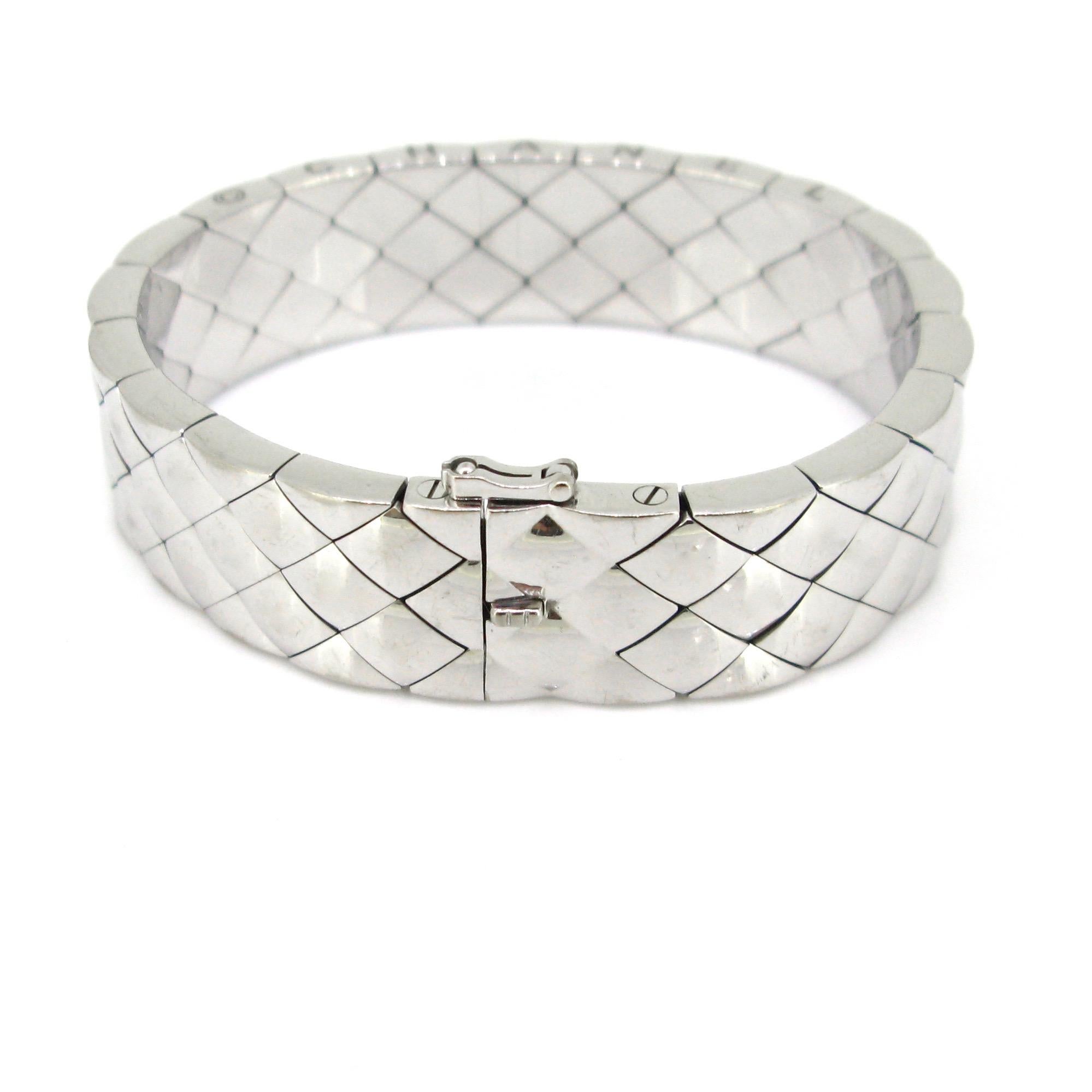 Chanel Matelasse Gestepptes, halb flexibles Armreif-Armband für Damen oder Herren