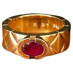 Vintage Chanel Matelasse Ruby 18K Yellow Gold Band Ring Size 6