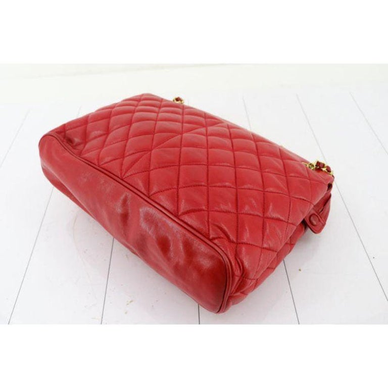 Chanel Matelasse Shoulder Bag in red quilted Lambskin leather