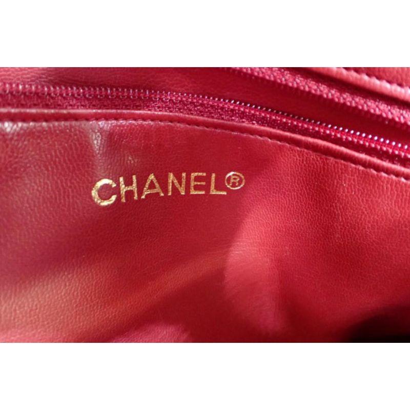 Chanel Matelasse Umhängetasche aus rotem gestepptem Lammfell, goldfarben im Angebot 3