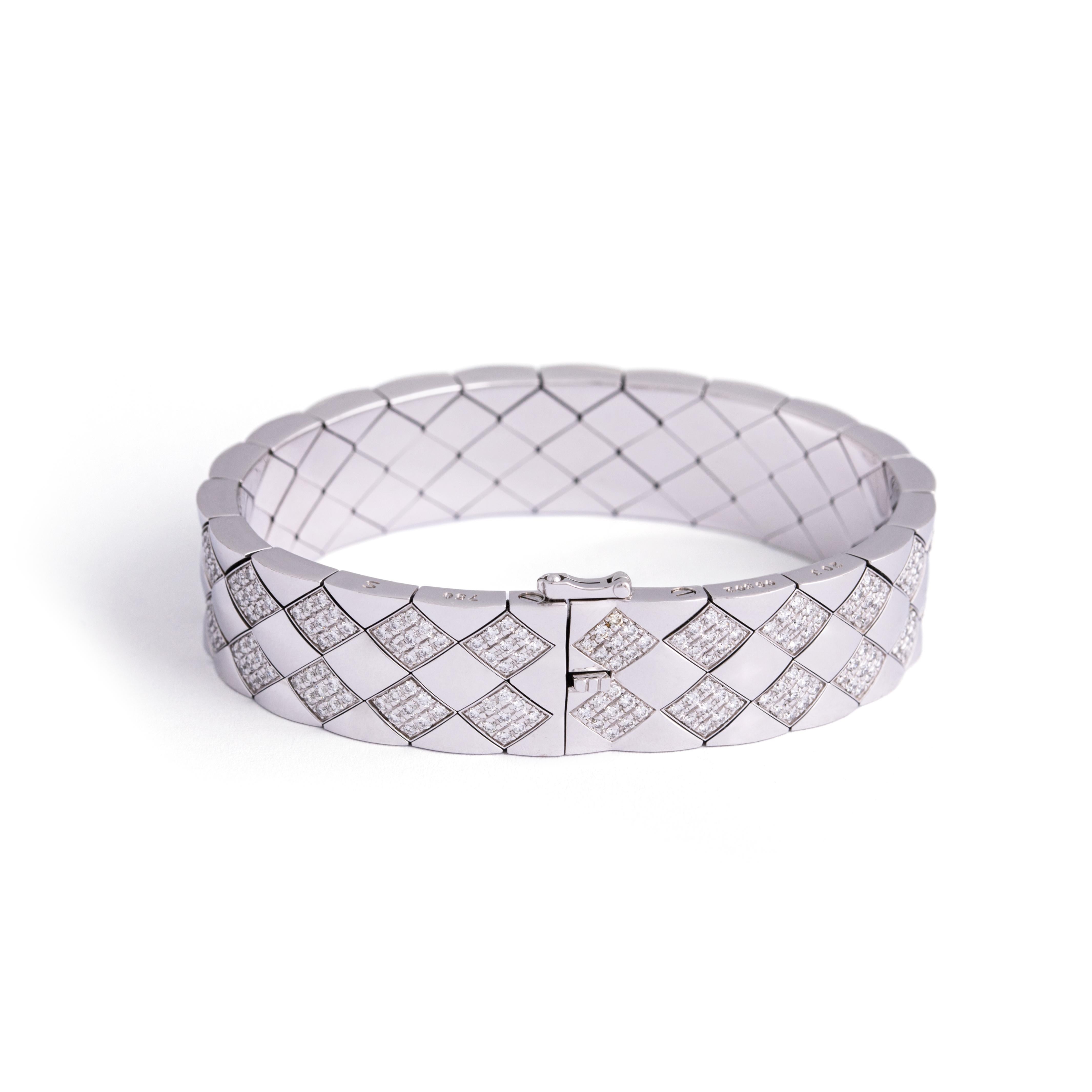 Chanel Matelasse Souple Diamond White Gold Bracelet In Excellent Condition For Sale In Geneva, CH