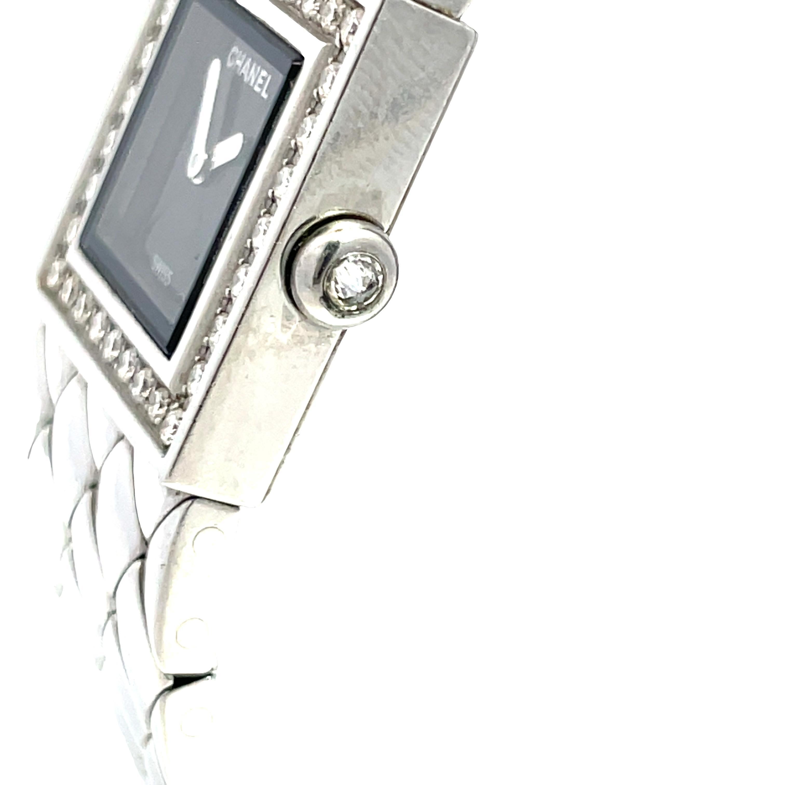 Round Cut CHANEL Matelasse Waterproof Ladies Watch For Sale