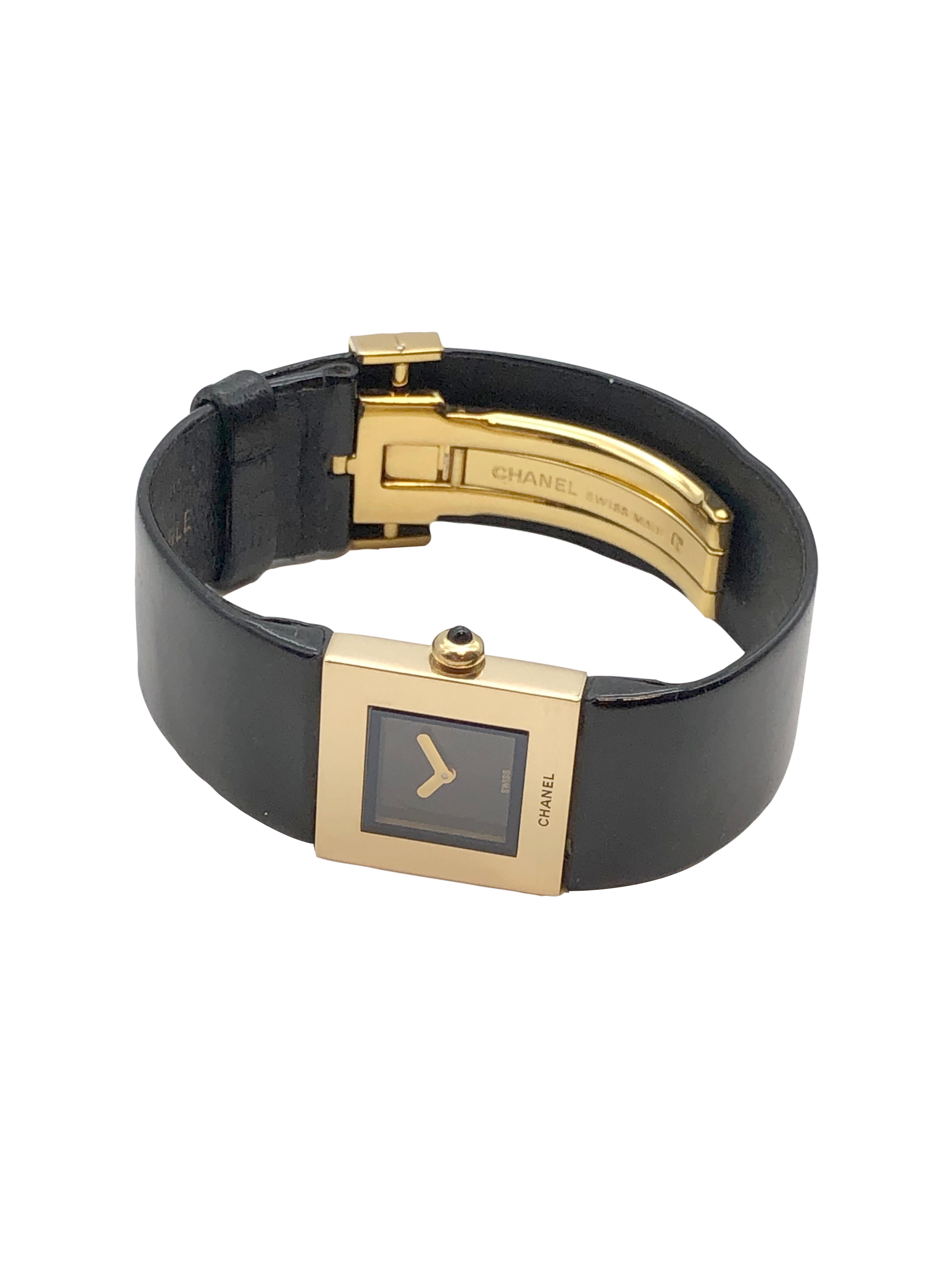 Montre-bracelet Chanel matelassée à quartz en or jaune pour femmes 1