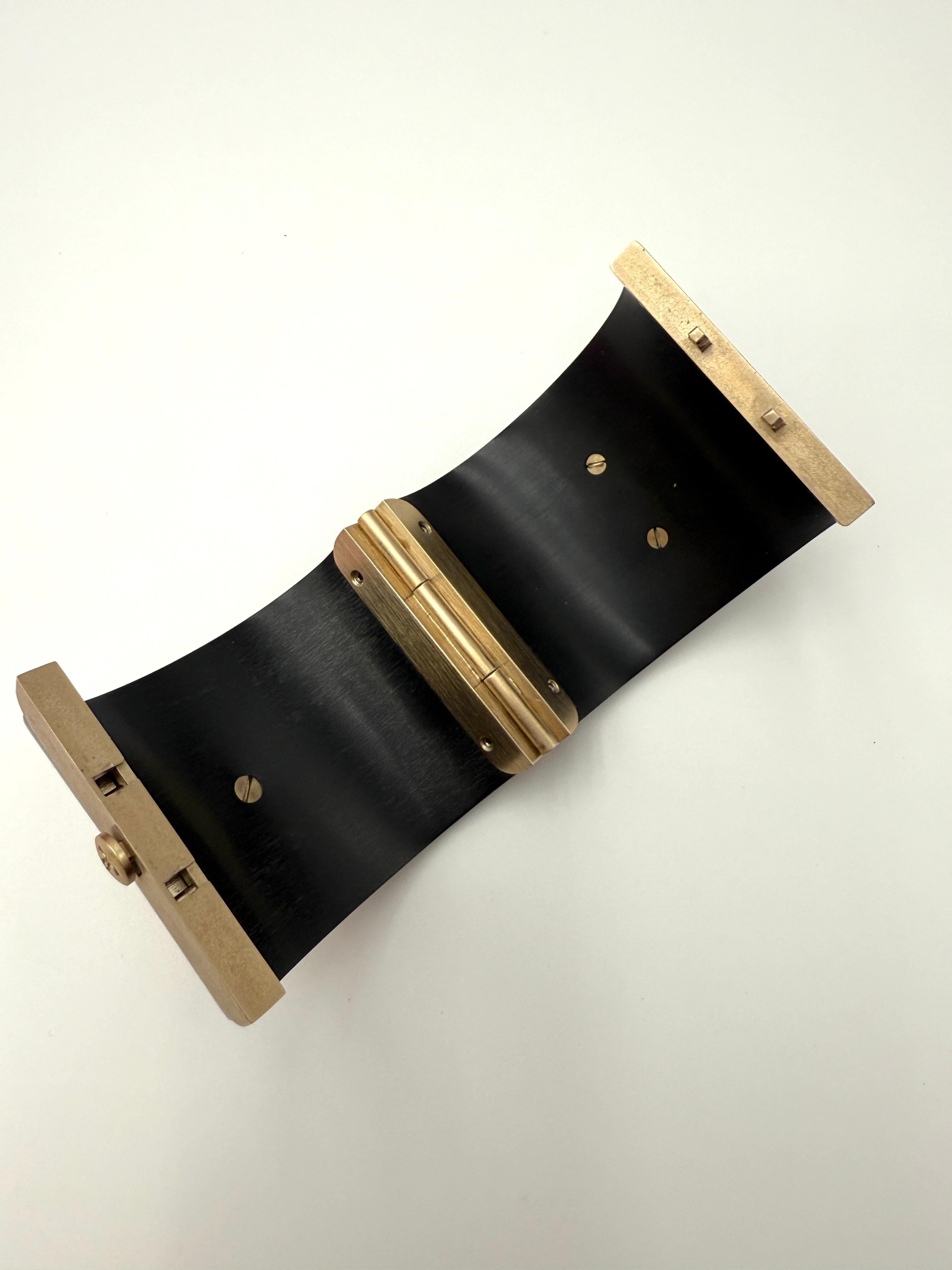 Bracciale con bambola matrioska Chanel - Raro pezzo da collezione (2010) in vendita 2