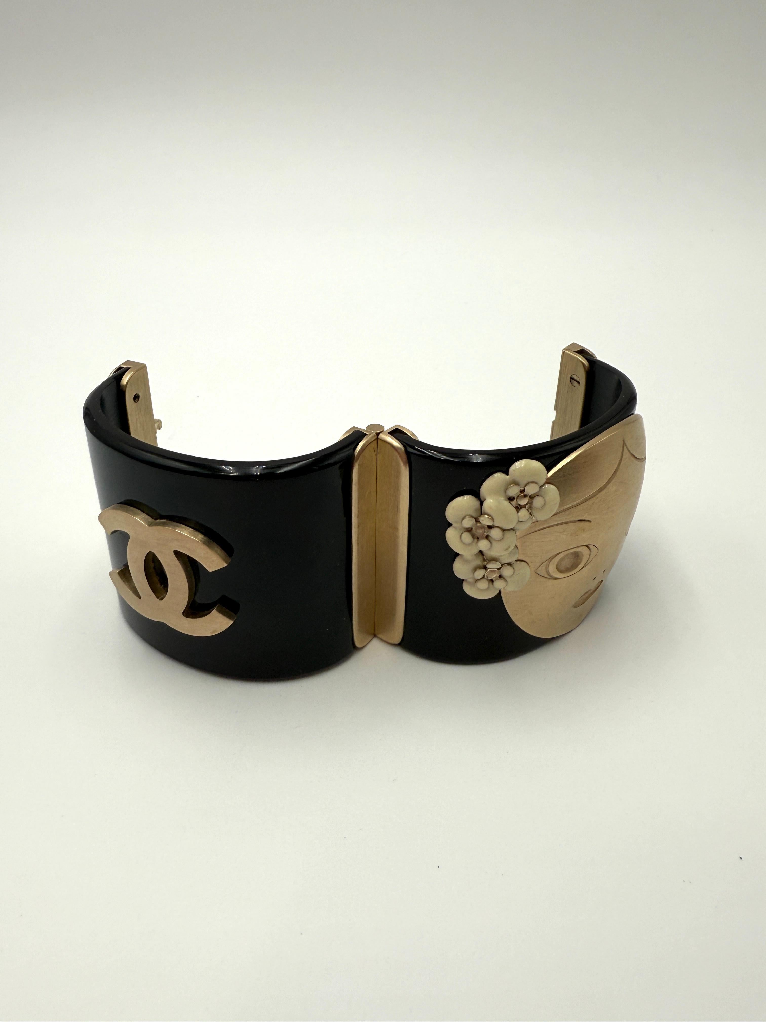 Bracciale con bambola matrioska Chanel - Raro pezzo da collezione (2010) in vendita 5