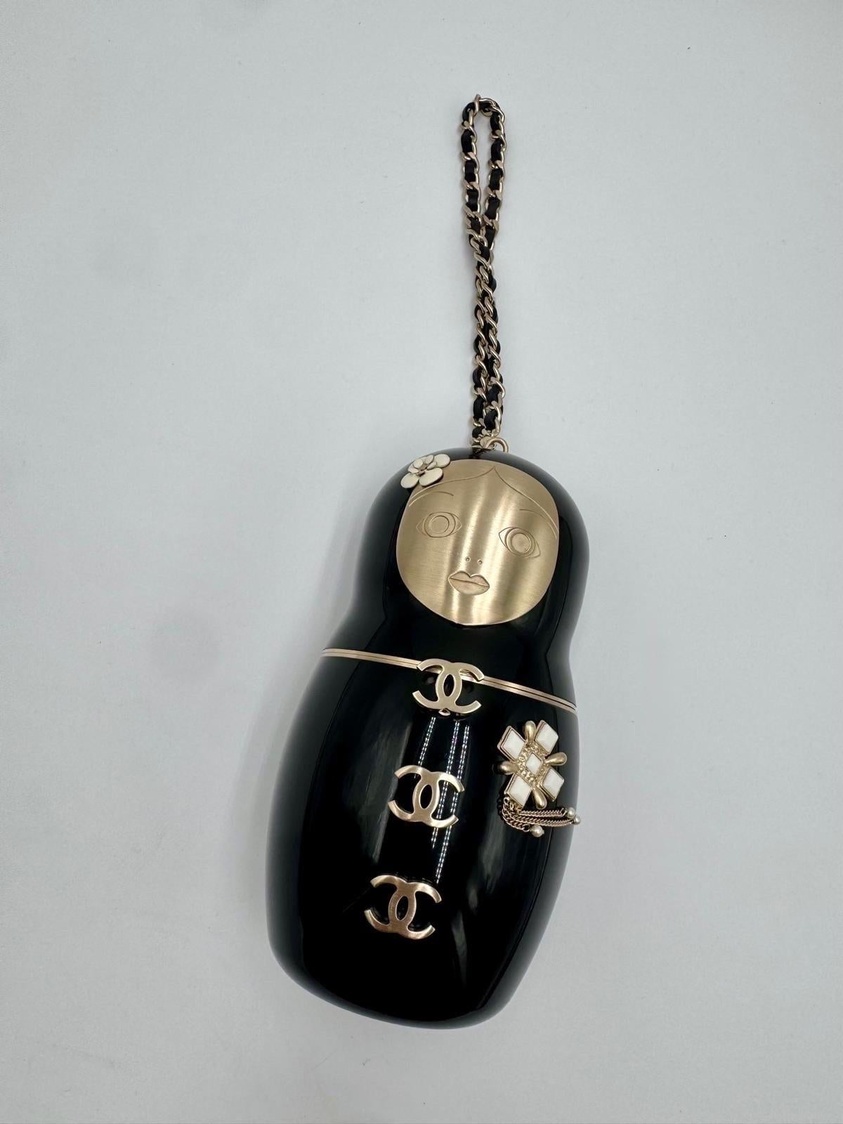 Bolso Minaudière Muñeca Matryoshka de Chanel 4