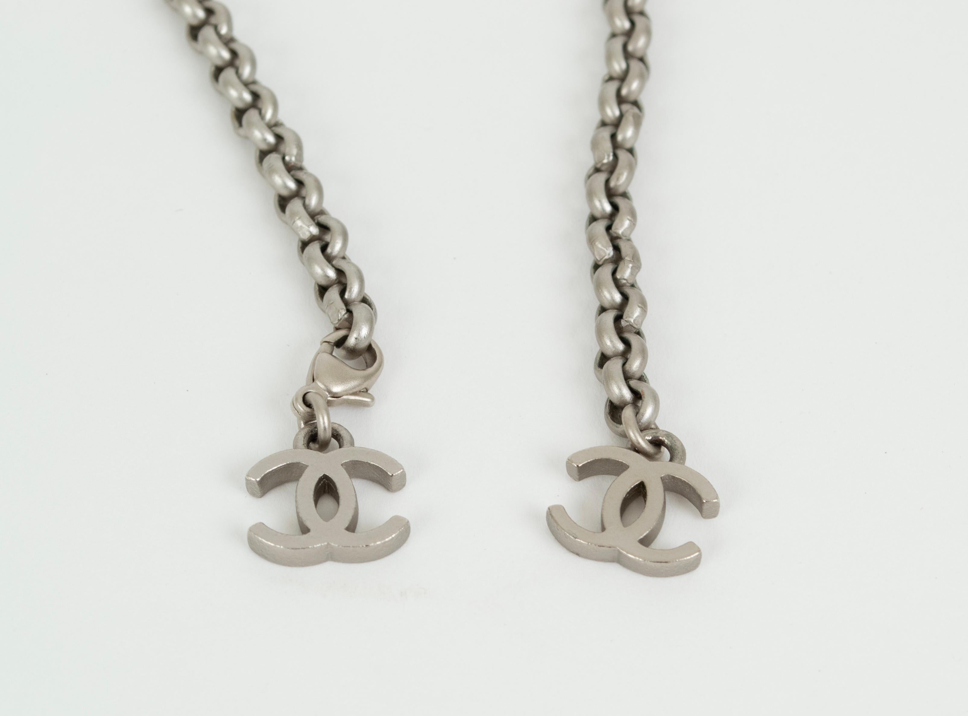 Cintura a catena convertibile Chanel in argento opaco con charm CC rimovibile - 51