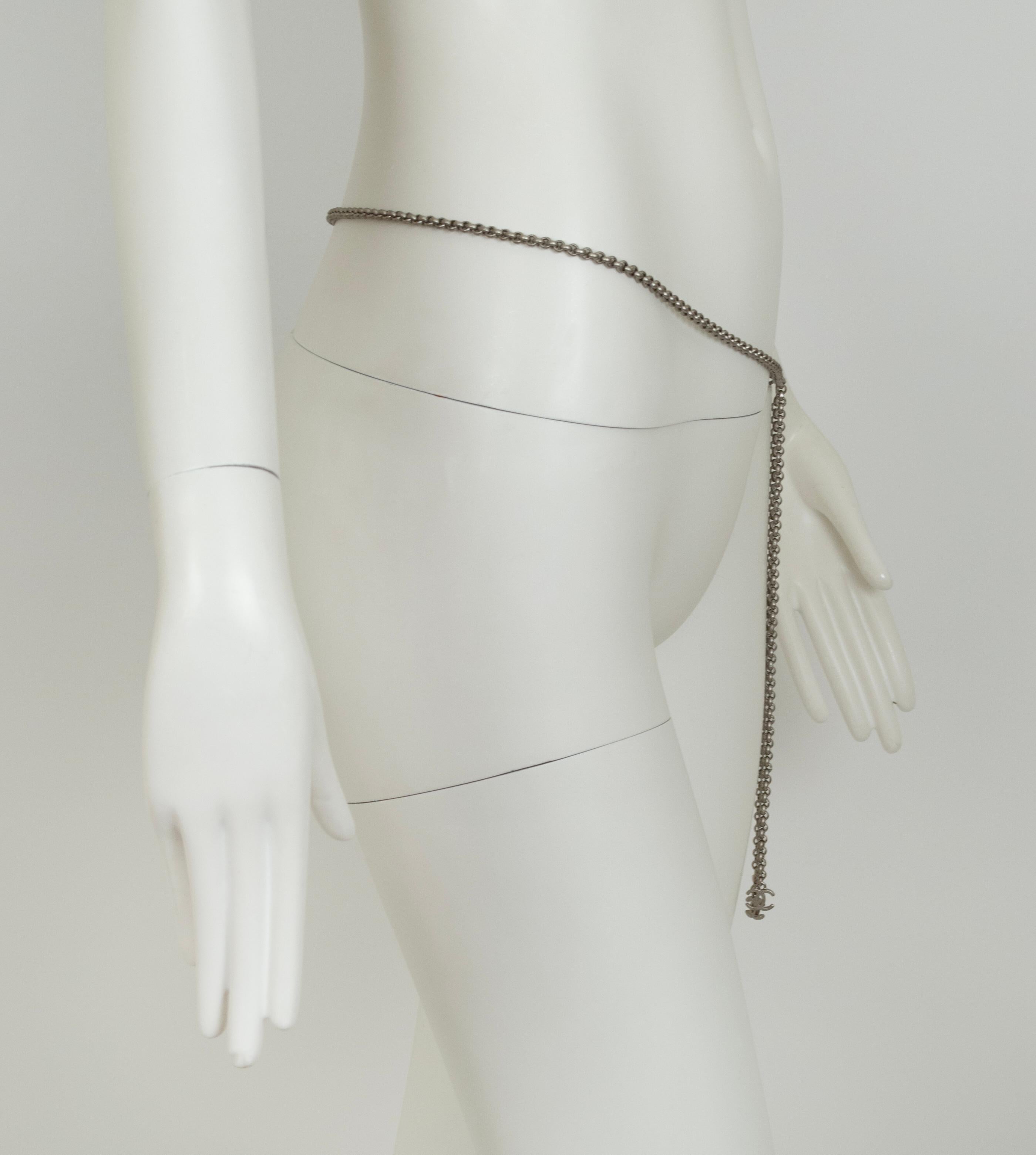 Argento Cintura a catena convertibile Chanel in argento opaco con charm CC rimovibile - 51