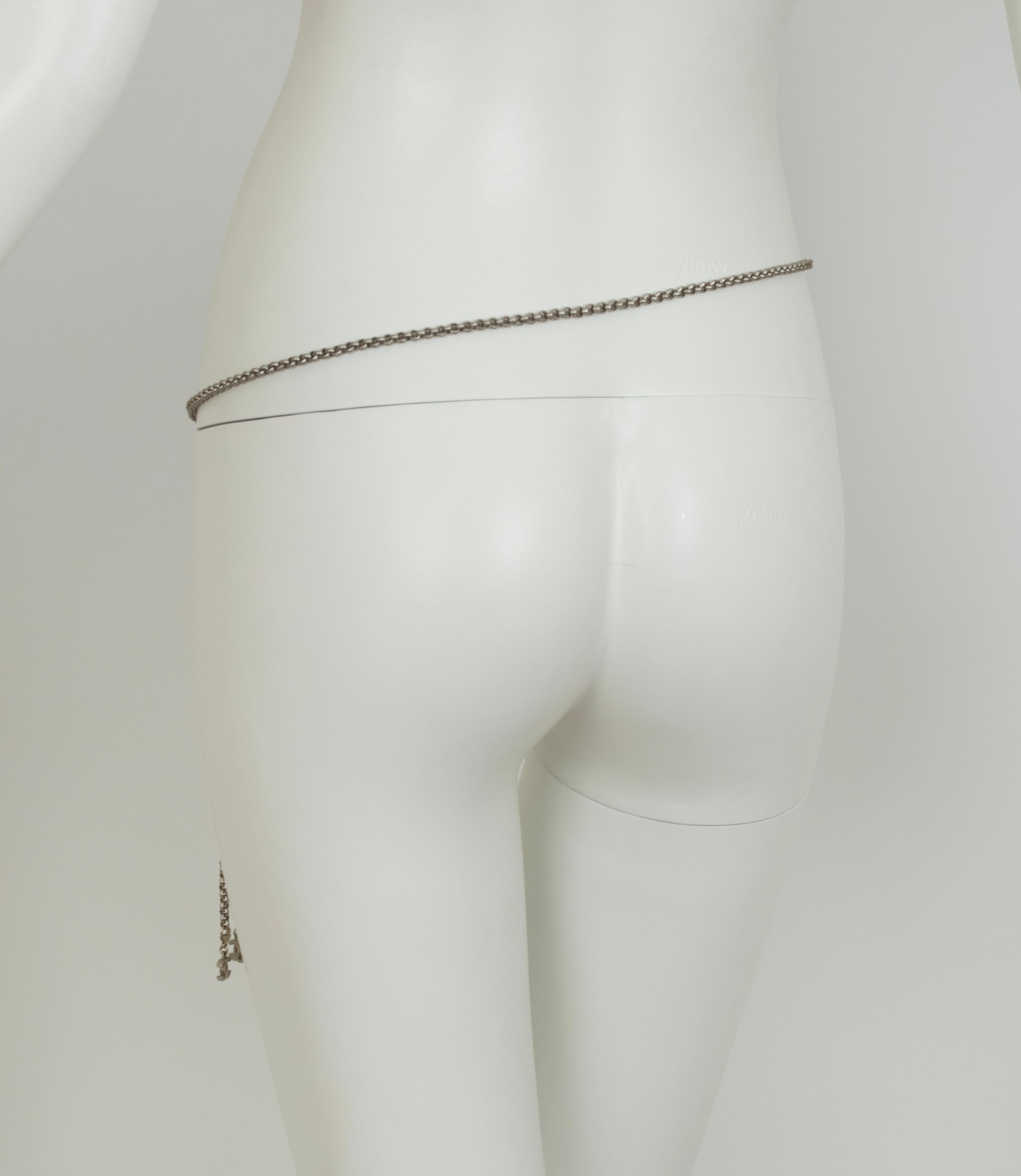 Cintura a catena convertibile Chanel in argento opaco con charm CC rimovibile - 51