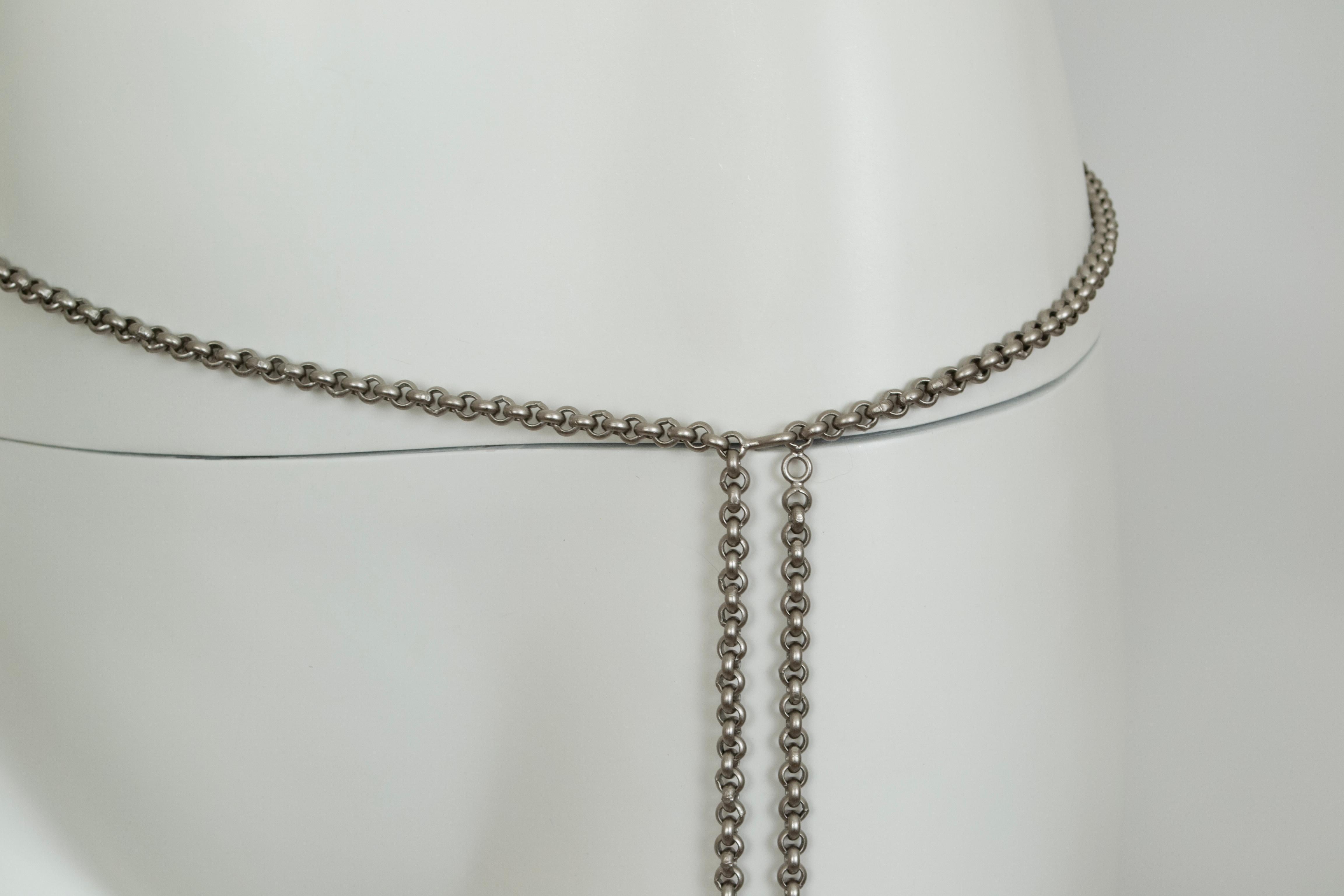 Cintura a catena convertibile Chanel in argento opaco con charm CC rimovibile - 51