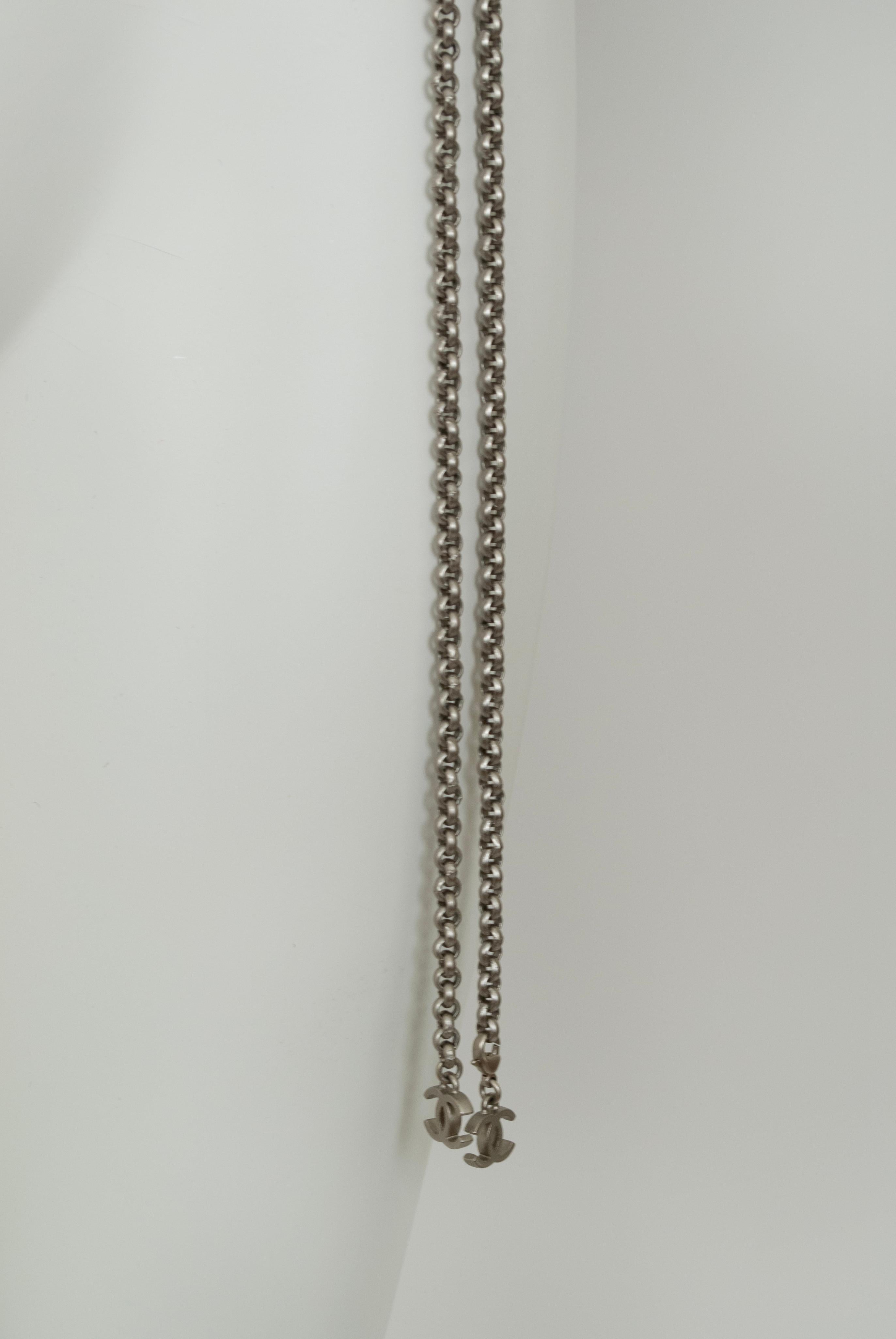 Cintura a catena convertibile Chanel in argento opaco con charm CC rimovibile - 51