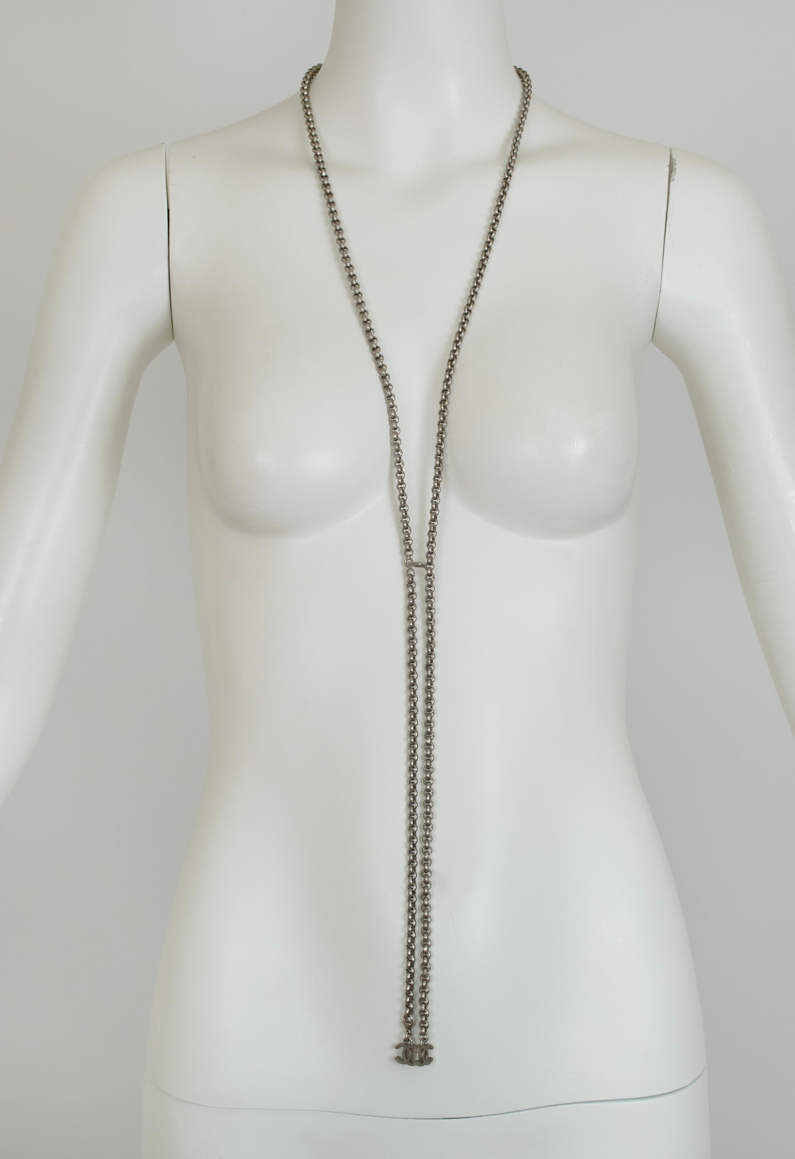 Cintura a catena convertibile Chanel in argento opaco con charm CC rimovibile - 51