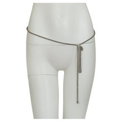 Cintura a catena convertibile Chanel in argento opaco con charm CC rimovibile - 51", 21° C.