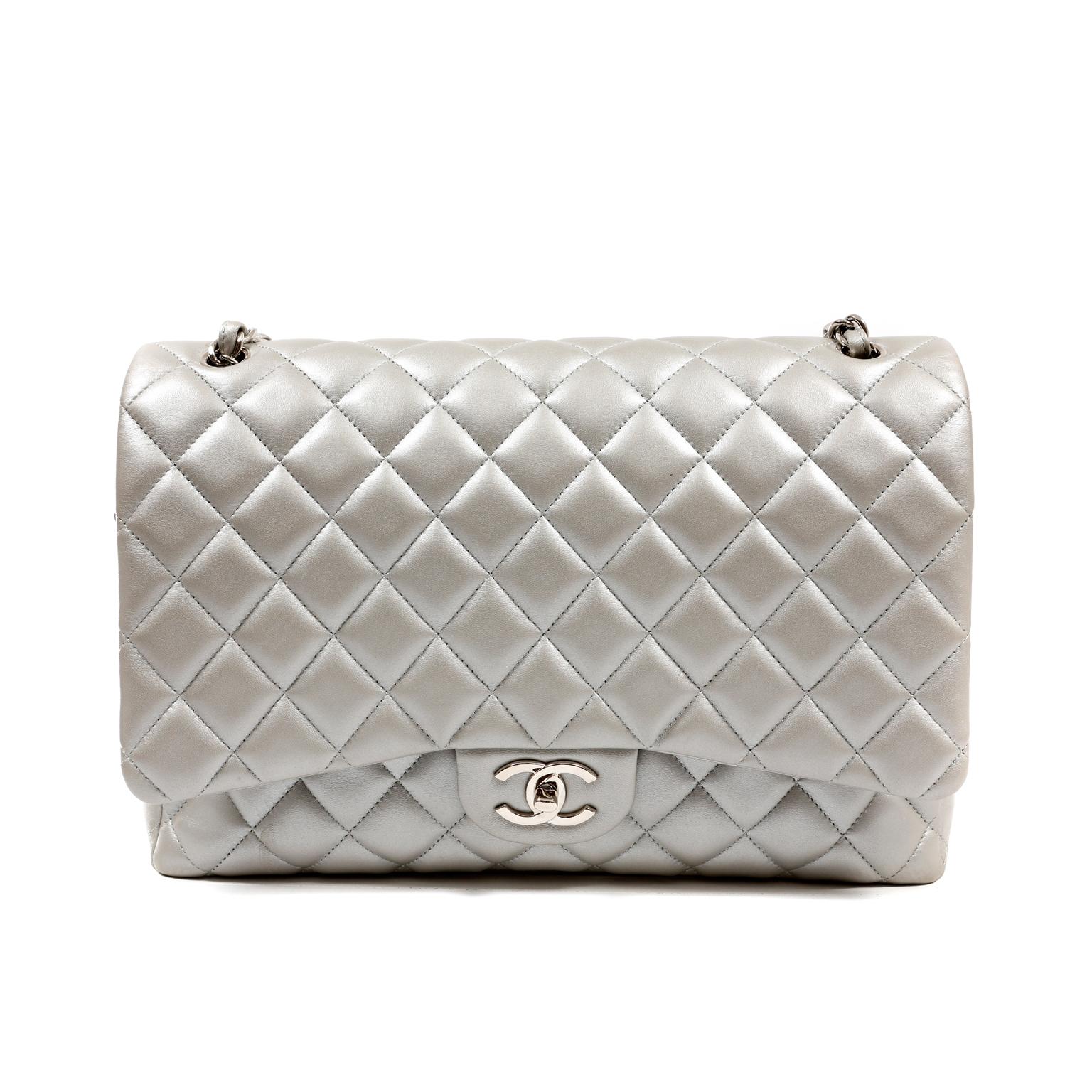 Chanel Matte Silver Lambskin Maxi Classic Flap Bag In Good Condition In Palm Beach, FL