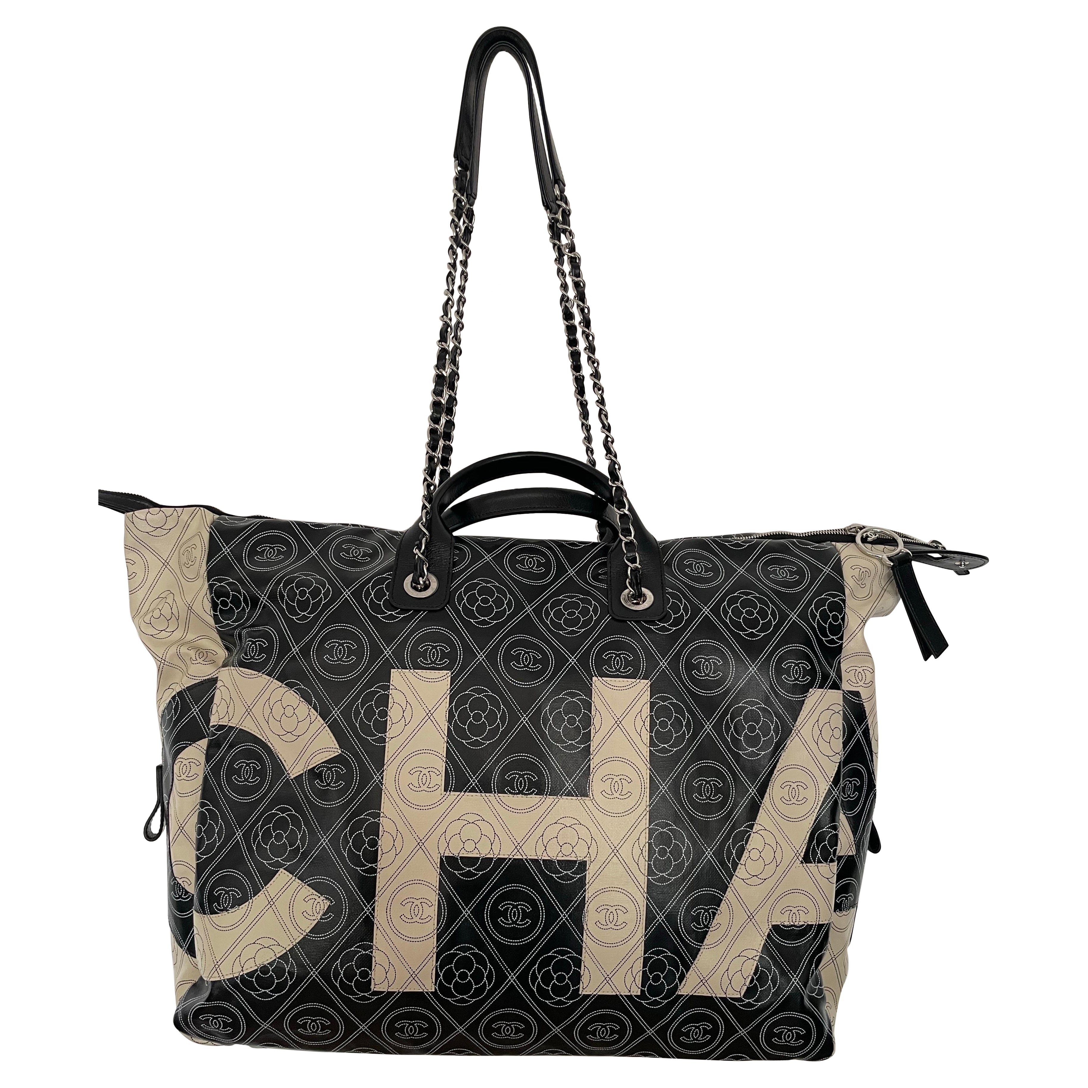 CHANEL Maxi bolso camélia CC logo