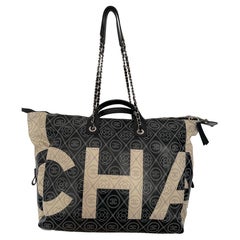 CHANEL Maxi camélia CC logo bag