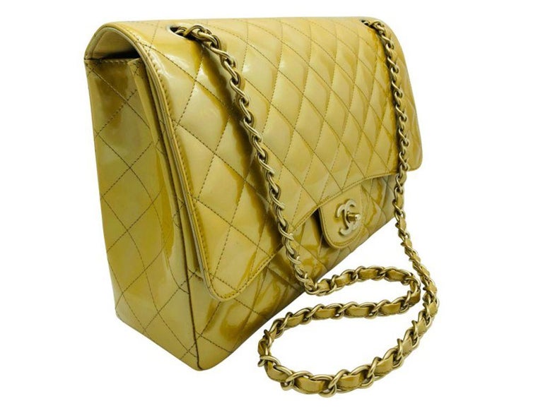 Chanel Gold Classic flap bag ○ Labellov ○ Buy and Sell Authentic Luxury