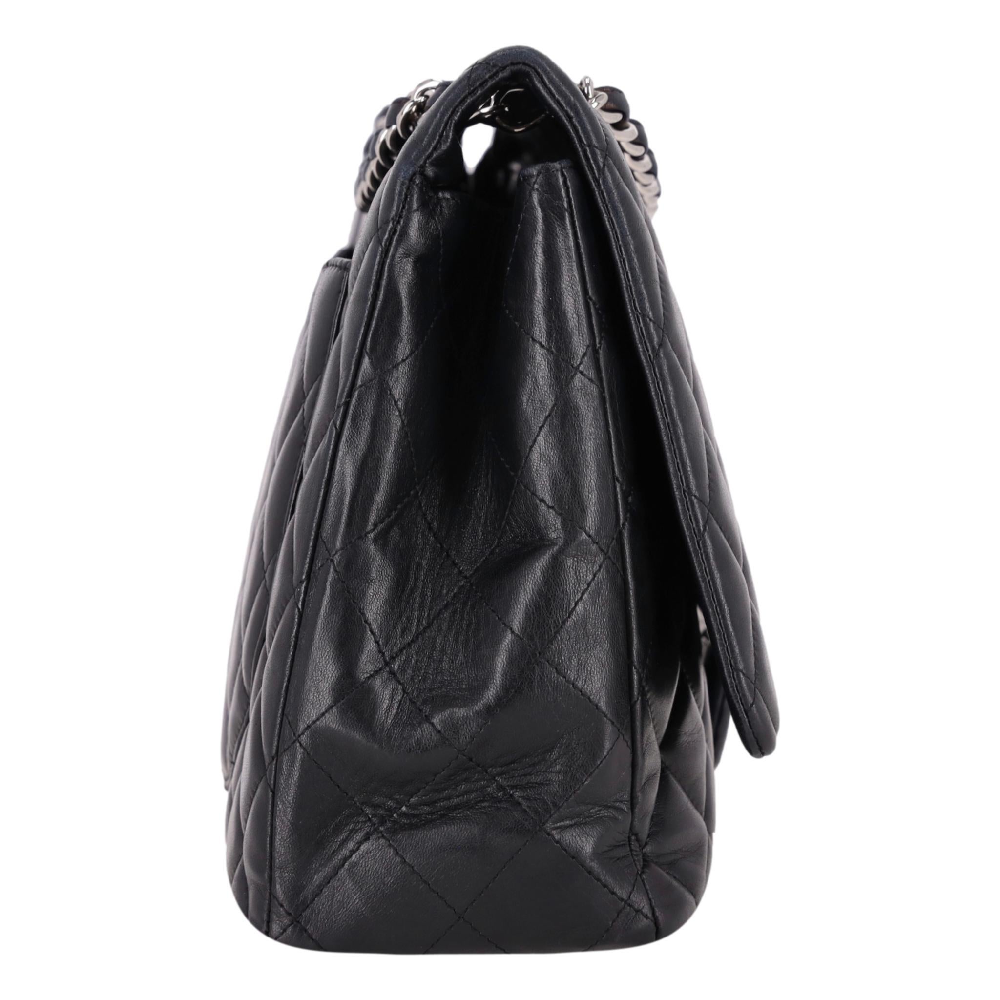 Chanel Maxi Diamond gesteppte Lammfell Timeless Klappentasche (Schwarz) im Angebot