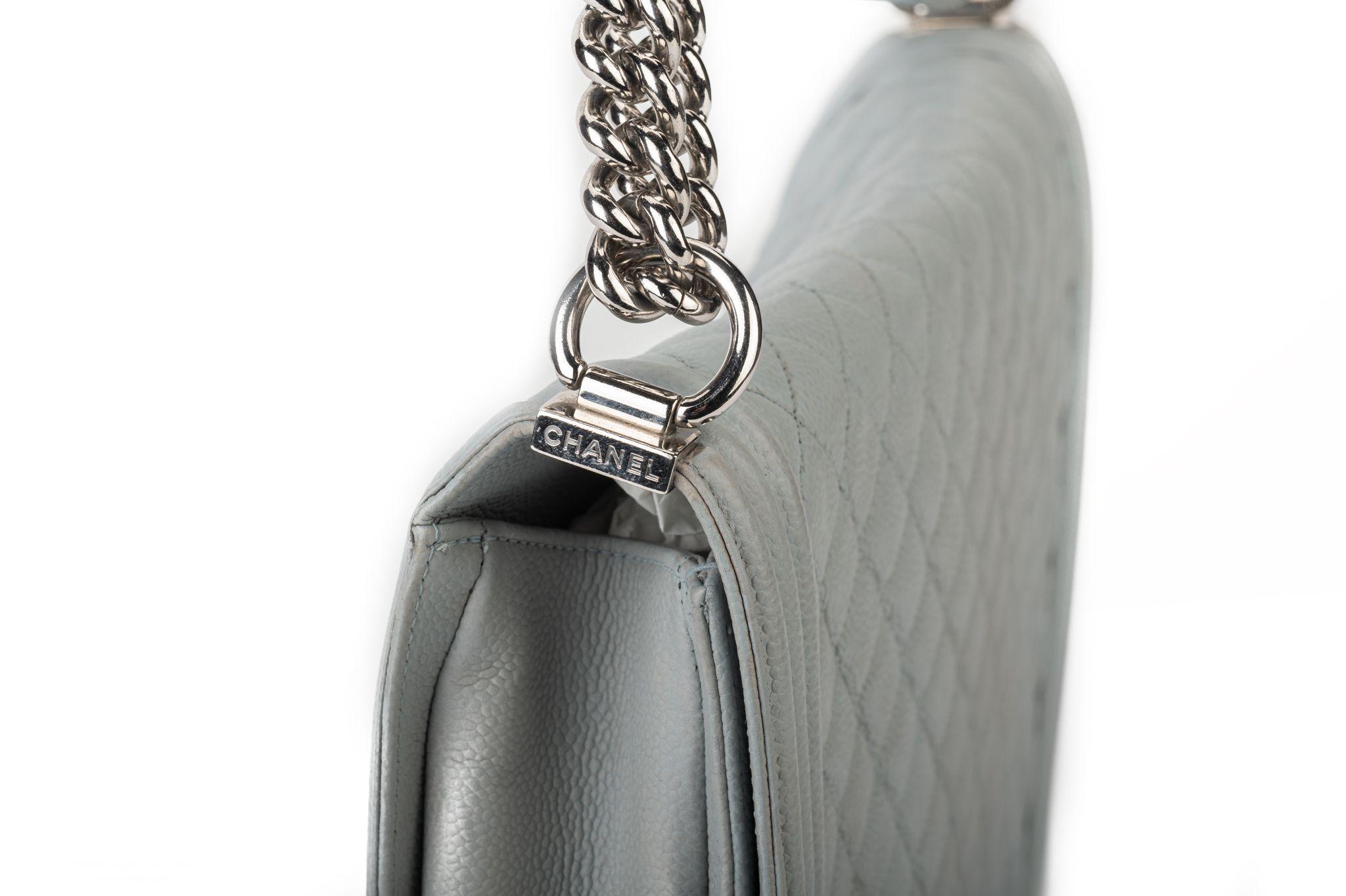 Chanel Maxi Grey Caviar Boy Bag In Excellent Condition For Sale In West Hollywood, CA