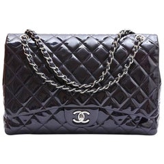 CHANEL Maxi Jumbo Bag in Purple Patent Leather