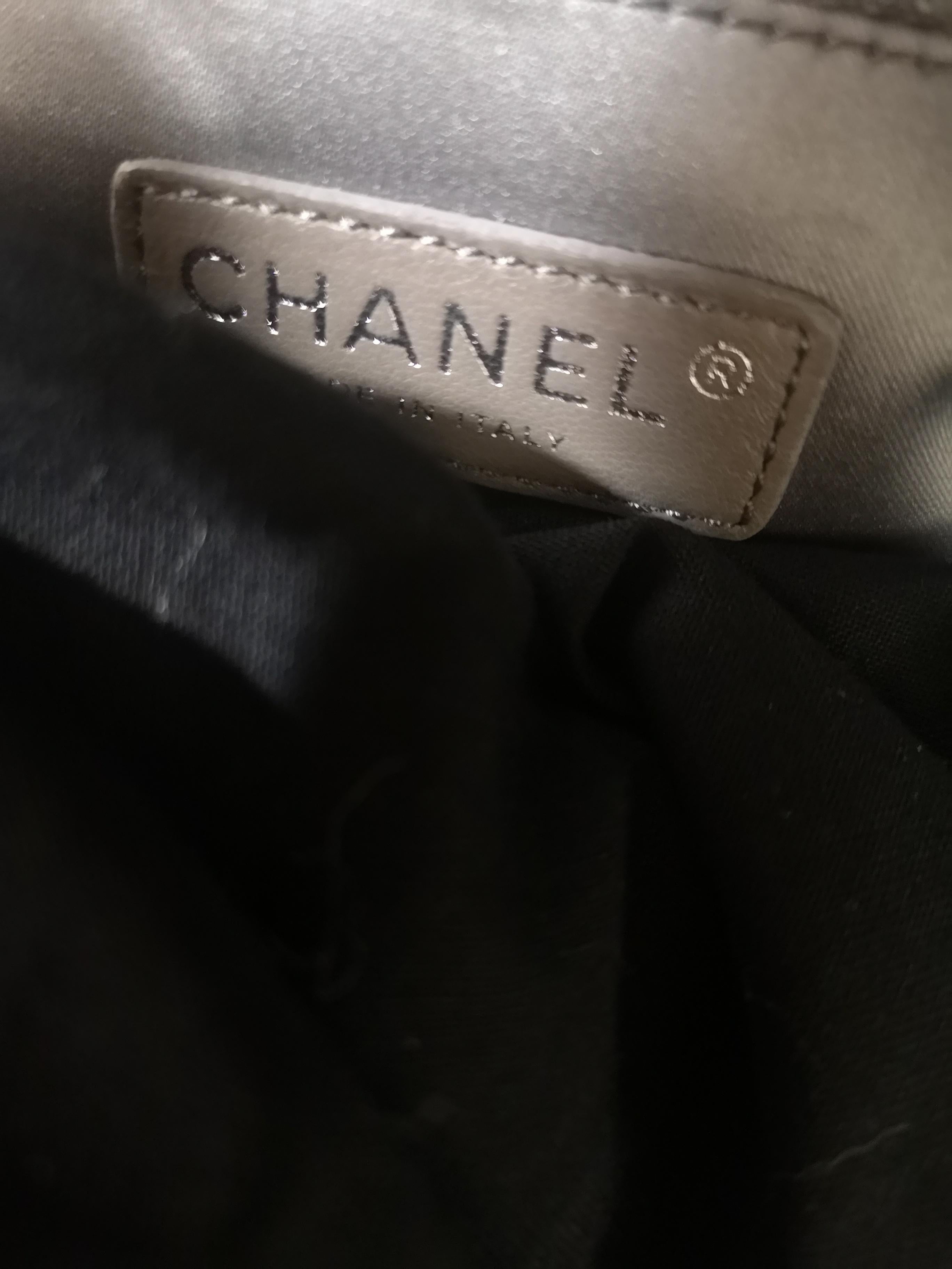 Chanel maxi jumbo black leather shoulder bag 8