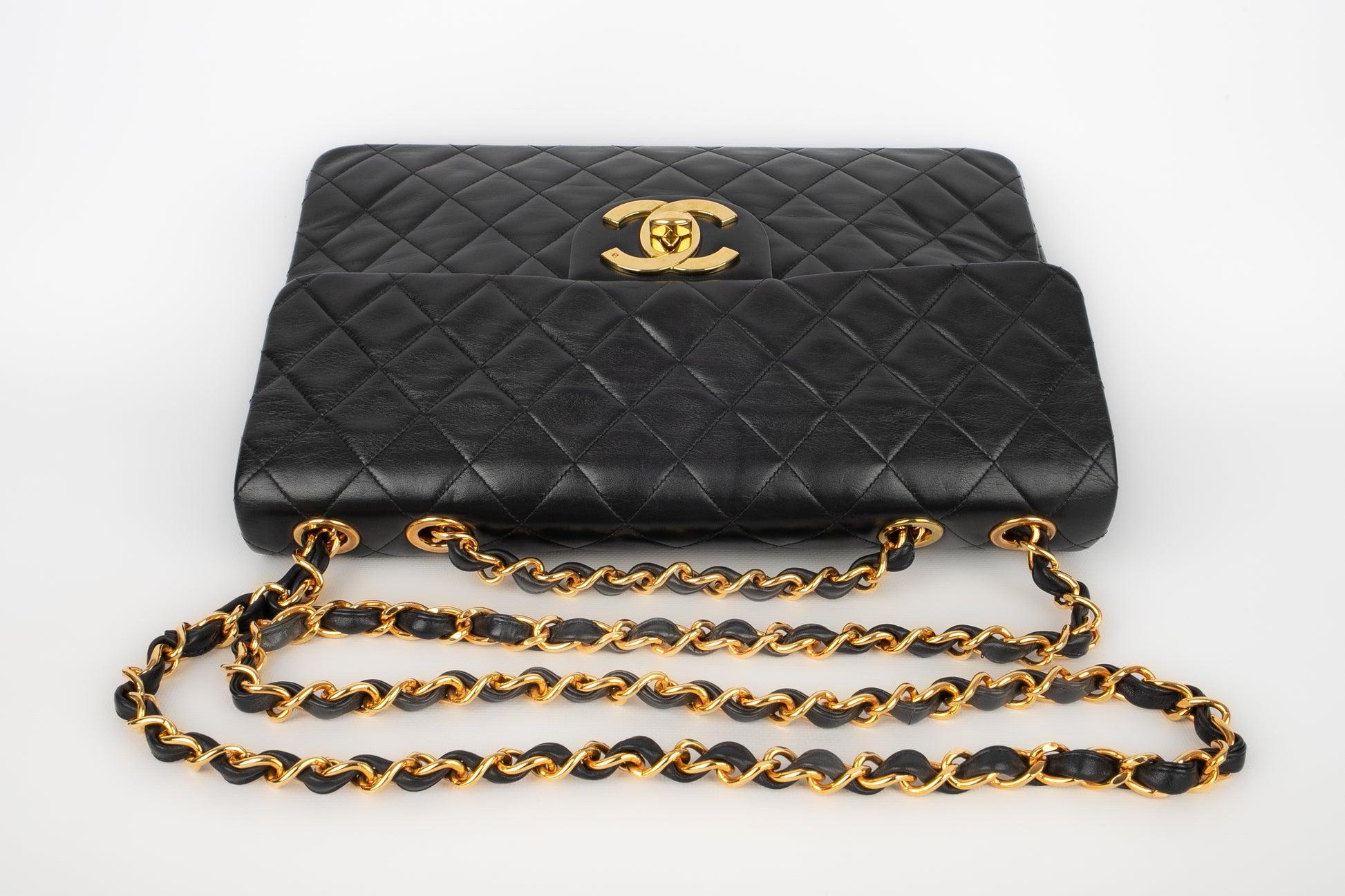 Chanel - (Made in France) Quilted black leather bag with golden metal elements. Bag from sales.

Additional information:
Condition: Very good condition
Dimensions: Length: 33 cm - Height: 24 cm - Depth: 9.5 cm - Handle length: 128 cm

Seller