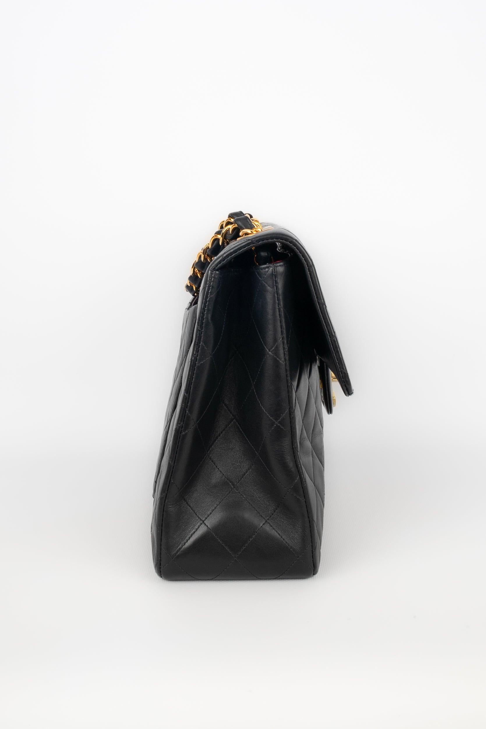 Chanel Maxi Jumbo Classic Timeless Bag In Excellent Condition In SAINT-OUEN-SUR-SEINE, FR