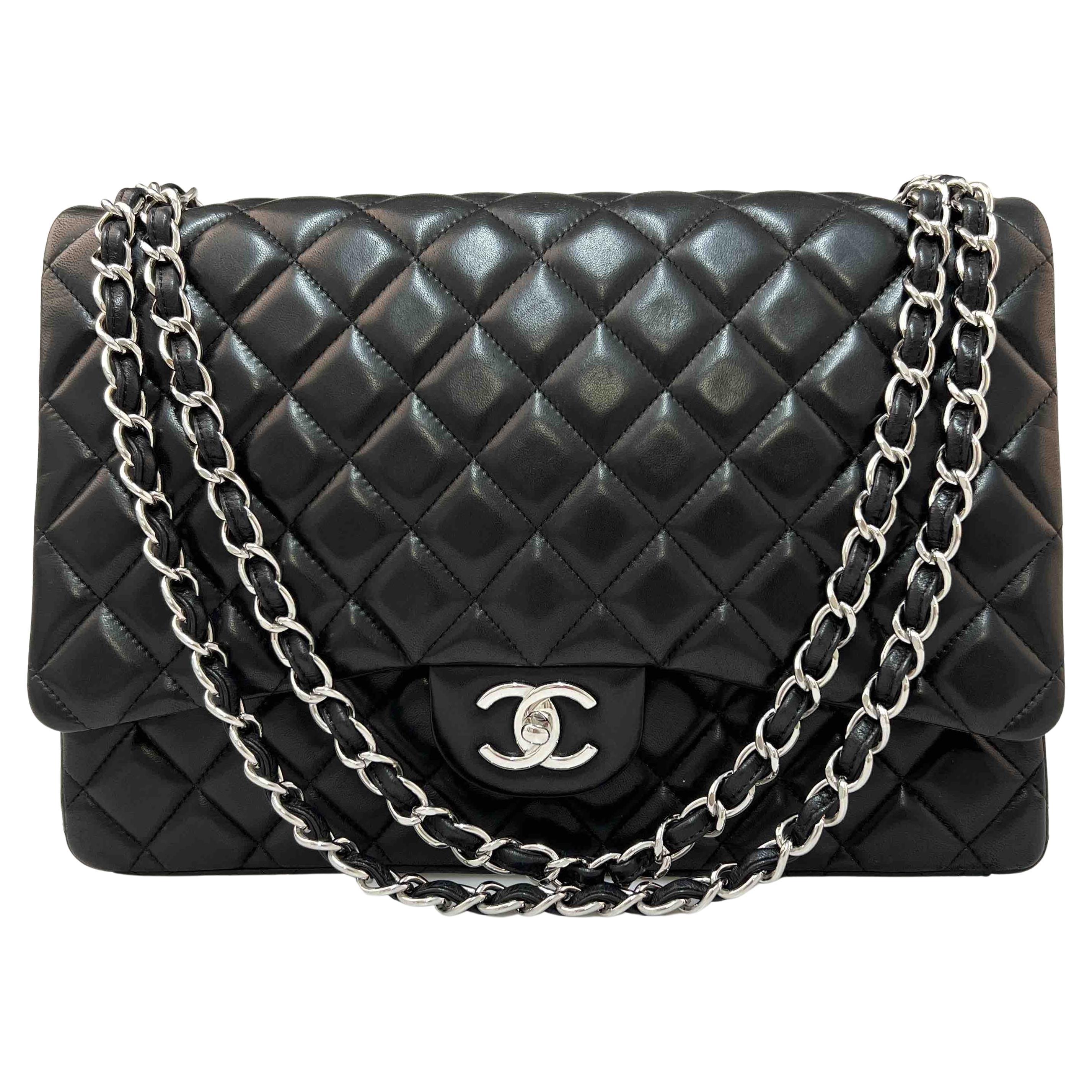 CHANEL Maxi Jumbo Handtasche aus schwarzem Lammleder