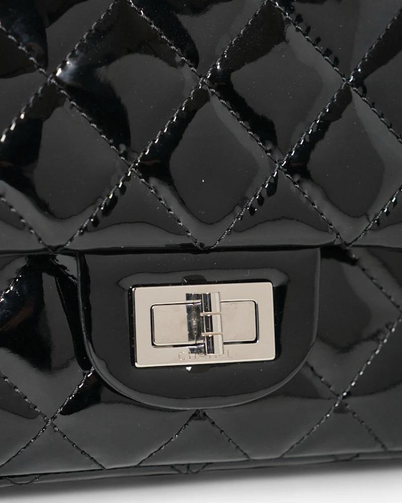 Chanel Maxi Jumbo Reissue Double-Flap Black Paint en vente 9