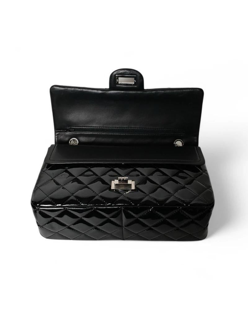 Chanel Maxi Jumbo Reissue Double-Flap Black Paint en vente 11