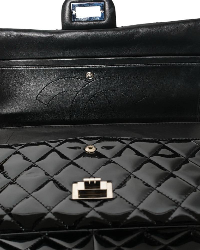 Chanel Maxi Jumbo Reissue Double-Flap Black Paint en vente 13