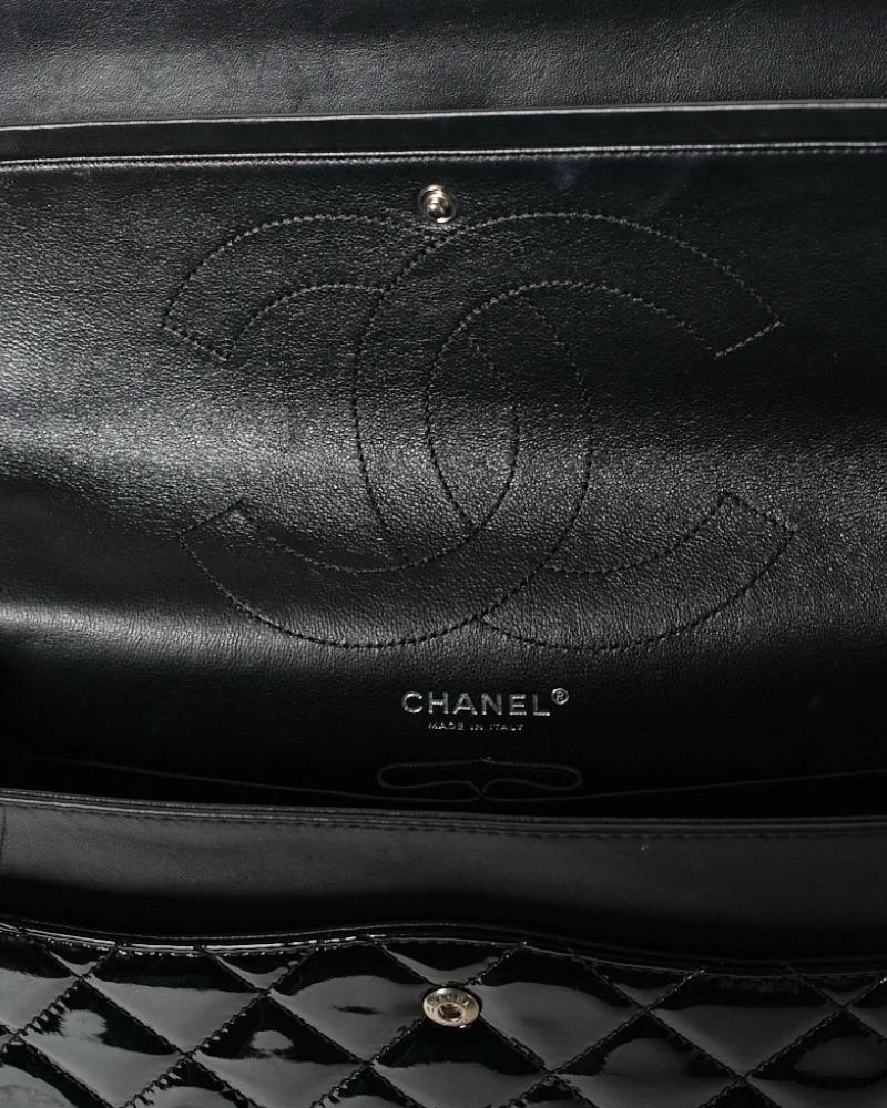 Chanel Maxi Jumbo Reissue Double-Flap Black Paint en vente 14