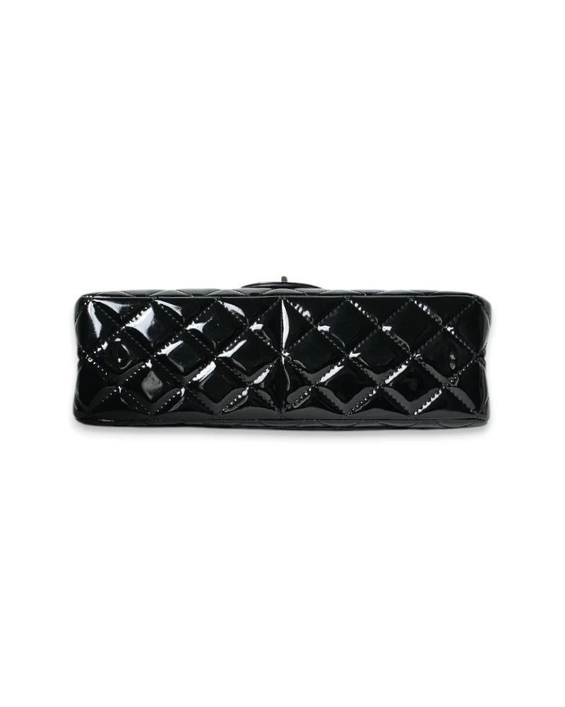 Chanel Maxi Jumbo Reissue Double-Flap Black Paint en vente 3