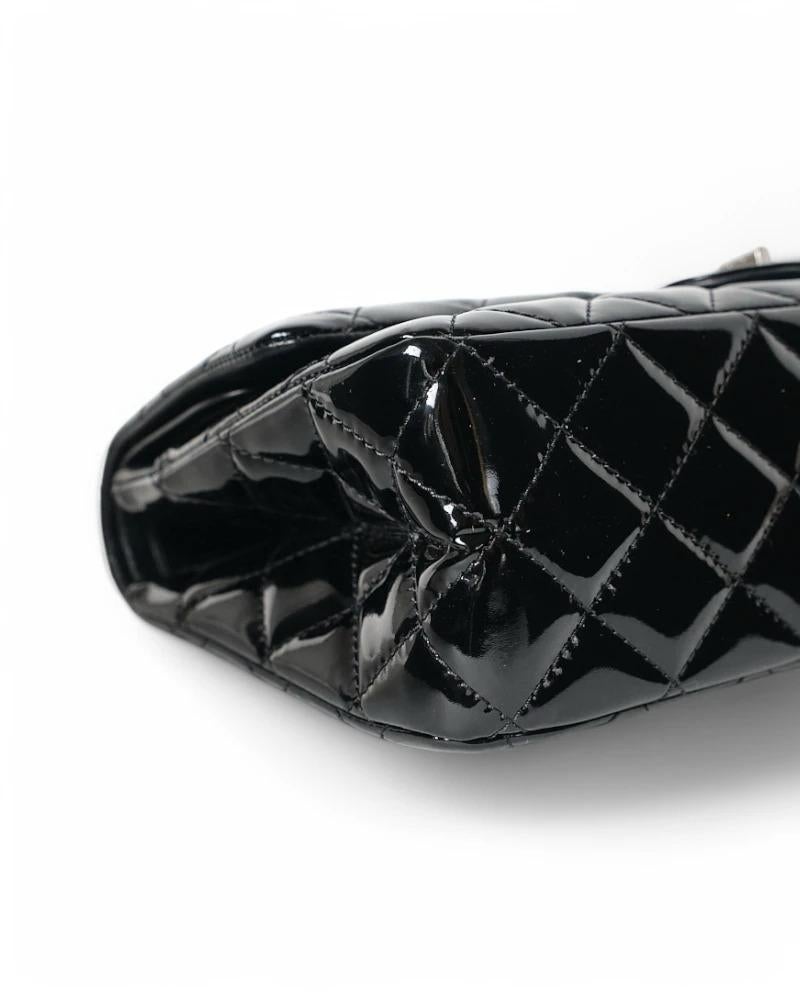 Chanel Maxi Jumbo Reissue Double-Flap Black Paint en vente 4