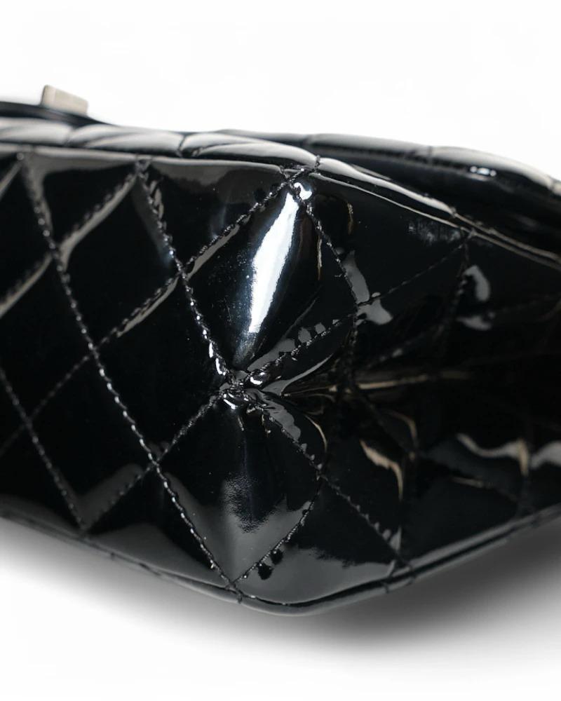 Chanel Maxi Jumbo Reissue Double-Flap Black Paint en vente 5