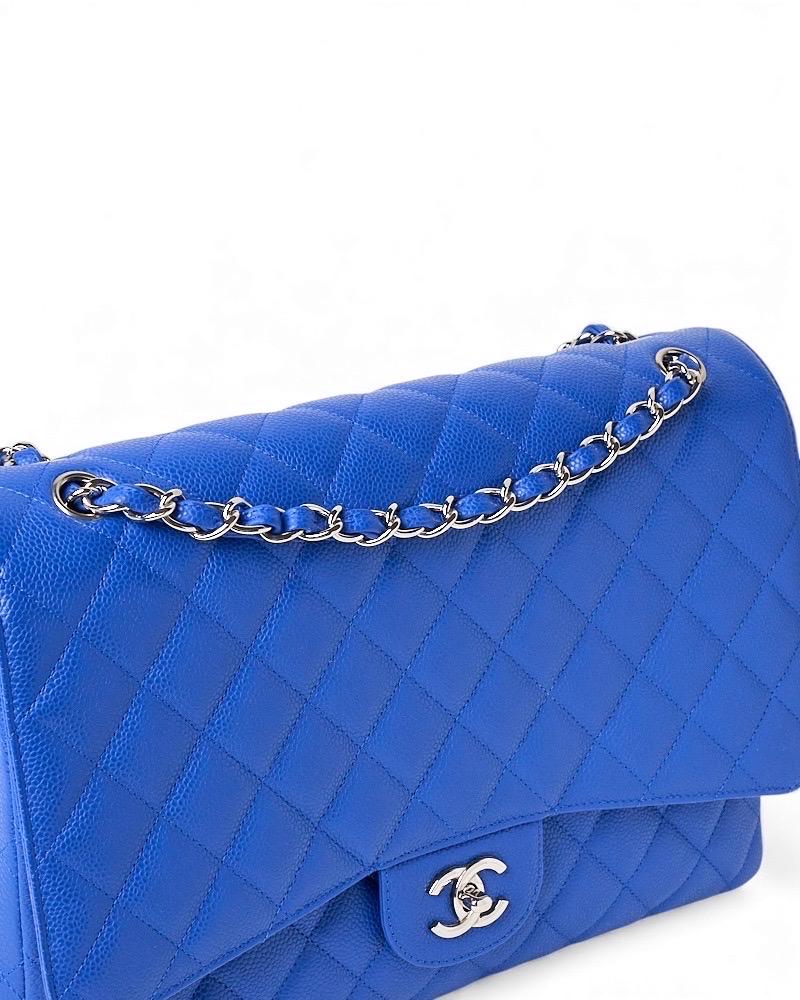 Chanel Maxi Jumbo Timeless Caviar Blu Elettrico en vente 8