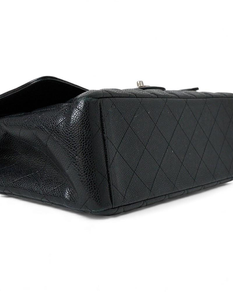 Chanel Maxi Jumbo Timeless Caviar Nera en vente 6